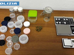 Fermato al casello dell'Autolaghi con il "kit dello spaccio": giovane arrestato dalla polizia