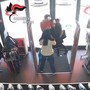 Furti in serie nei negozi di Albenga: due donne arrestate con giacconi pesanti e borse piene di refurtiva