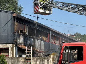Giornata intensa per i Vigili del Fuoco: incendi a Canelli e Calliano, poi un soccorso ad Asti