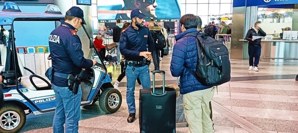 Ruba il trolley a un passeggero a Malpensa, trentacinquenne in manette