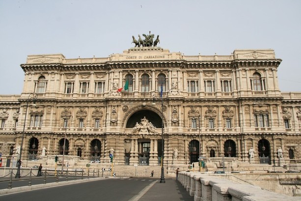 Condannato per i rapporti sessuali con le sorelline e i fratellini, la Corte di Cassazione rigetta il ricorso della difesa