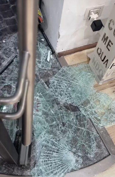 Il deserto dopo la spaccata: Imaginedi via Cavour , per ora, resta chiuso  [VIDEO]