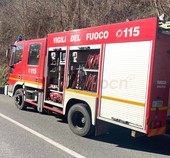 Fiamme sotto il castello vecchio di Barge: intervento in corso per un incendio di sterpaglie Fiamme sotto il castello vecchio di Barge: intervento in corso per un incendio di sterpaglie