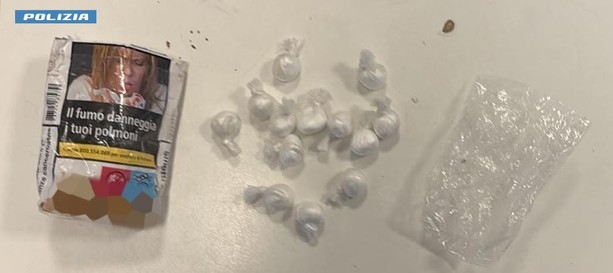 Varese, trovato con la cocaina pronta da spacciare nascosta in auto: straniero scoperto dalla polizia ed espulso Varese, trovato con la cocaina pronta da spacciare nascosta in auto: straniero scoperto dalla polizia ed espulso