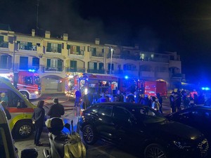 Incendio in un condominio a Villanova d'Albenga: evacuati i residenti (FOTO E VIDEO) Incendio in un condominio a Villanova d'Albenga: evacuati i residenti (FOTO E VIDEO)