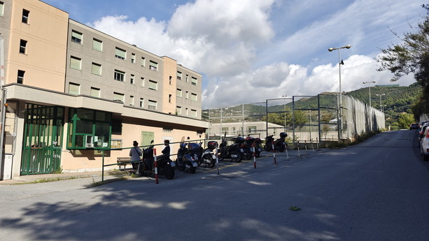 Sanremo, carcere di Valle Armea: 100 avvisi di conclusione indagini per droga, telefoni e rissa e smantellato il sistema Sanremo, carcere di Valle Armea: 100 avvisi di conclusione indagini per droga, telefoni e rissa e smantellato il sistema
