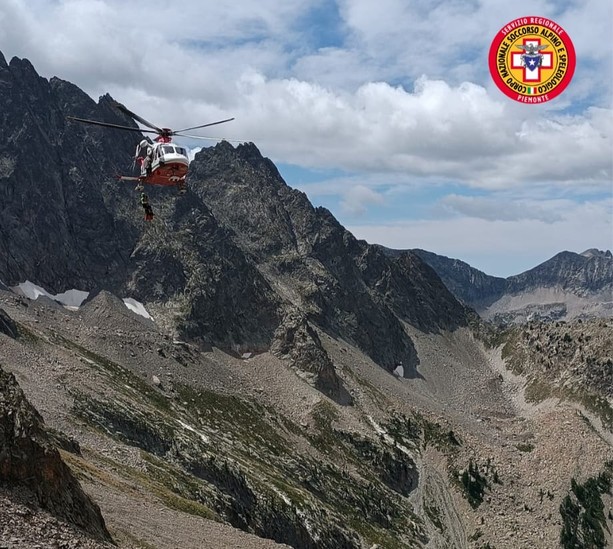 Alpinista precipita alla Punta Piacenza: soccorso in elicottero e trasportato in codice rosso