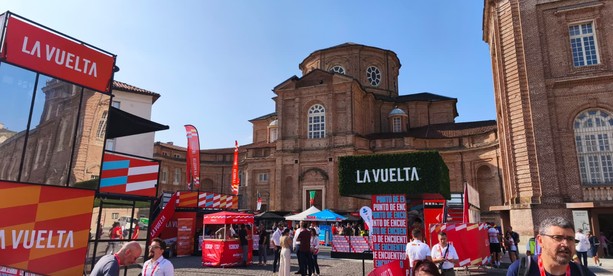 Venaria in rojo per la Vuelta: la Reggia è pronta per la storica salida [FOTO]