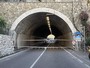 Finale, segnali di smottamento vicino alla galleria di Capo San Donato: traffico chiuso in entrambi i sensi Finale, segnali di smottamento vicino alla galleria di Capo San Donato: traffico chiuso in entrambi i sensi