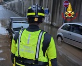 FOTO. Risveglio con il maltempo: alberi caduti e auto bloccate in acqua nel basso Varesotto. Da mercoledì di nuovo temporali