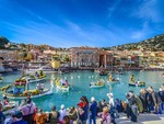 Villefranche-sur-Mer, torna il Combat Naval Fleuri: la battaglia di fiori che colora il Mediterraneo Villefranche-sur-Mer, torna il Combat Naval Fleuri: la battaglia di fiori che colora il Mediterraneo