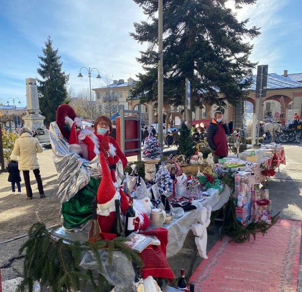 Assieme alle bancarelle a Bibiana arrivano anche i pony e la carrozza di Babbo Natale Assieme alle bancarelle a Bibiana arrivano anche i pony e la carrozza di Babbo Natale
