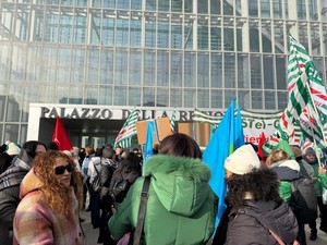 Konecta, in piazza a Torino la rabbia e la speranza dei lavoratori astigiani: "Una battaglia di giustizia [FOTO E VIDEO]