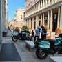 La polizia intensifica i controlli sui monopattini: multe sotto i portici di via Roma e verifiche su casco, targa e assicurazione La polizia intensifica i controlli sui monopattini: multe sotto i portici di via Roma e verifiche su casco, targa e assicurazione