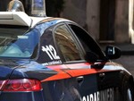 Armata di coltello tenta di togliersi la vita in strada: ragazza di 16 anni salvata dai carabinieri