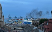 Genova soffoca sotto l’inquinamento che viene dal mare, il vicesindaco Terrile: “Monitoraggio continuo, ma serve accelerare sull’elettrificazione delle banchine”