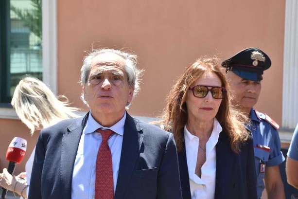 Caso Beatrice, Aiello risponde al gip e si commuove davanti alle foto della figlia: “Non ho mai picchiato le mie bambine” (Foto)