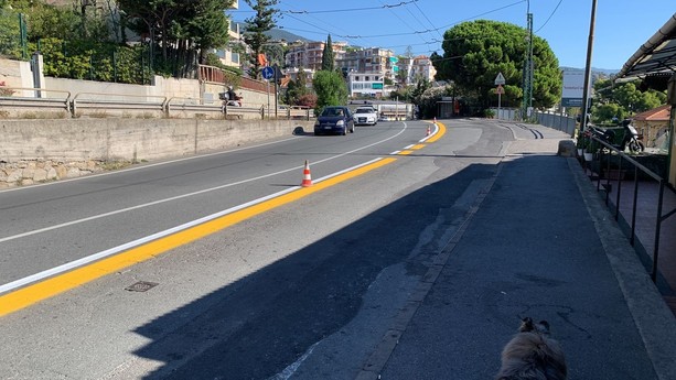 Sanremo: allungata corsia degli autobus, cittadini arrabbiati "Strada troppo stretta" Sanremo: allungata corsia degli autobus, cittadini arrabbiati "Strada troppo stretta"