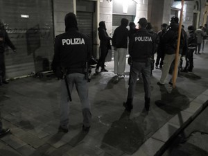 Blitz notturno nel Centro Storico: raffica di sanzioni ai minimarket e un arresto per tentata rapina