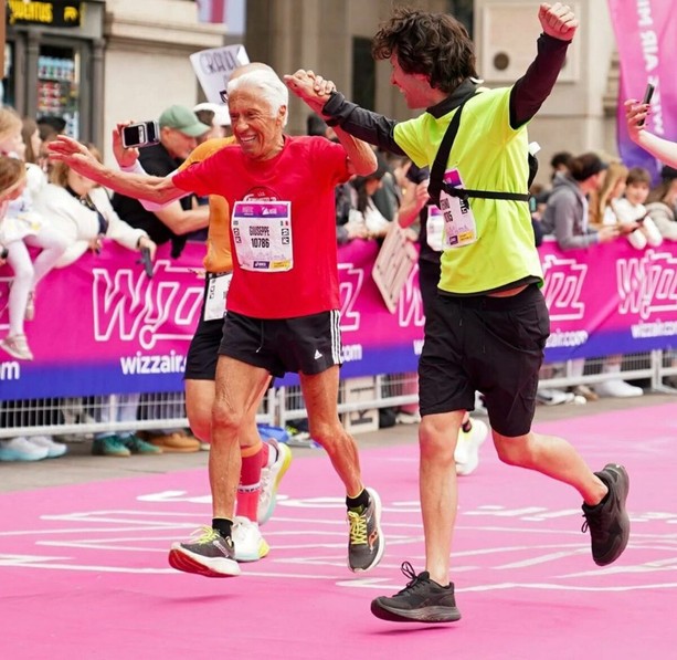 Dall'incidente ai record del mondo: Giuseppe, il maratoneta di Torino che a 90 anni non vuole fermarsi [FOTO]