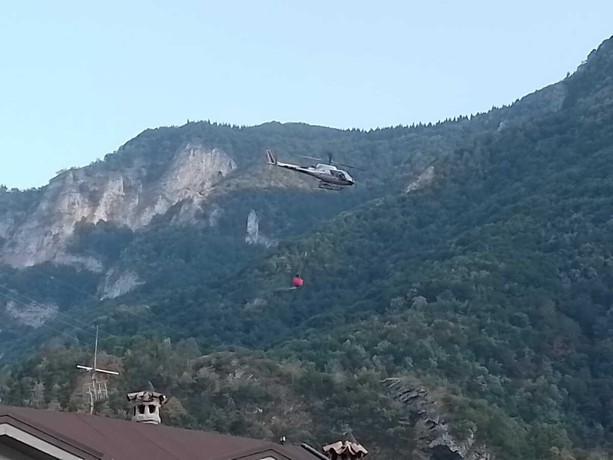 Valdieri, prosegue il presidio per l'incendio sul monte Piastra Valdieri, prosegue il presidio per l'incendio sul monte Piastra