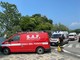 Cede un terrazzino delle Fornaci di Caldè, feriti due giovani
