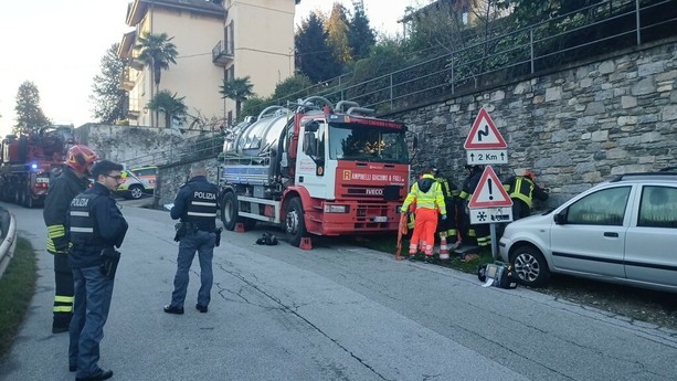 E' Andrea Rampinelli la vittima dell'incidente sul lavoro a Baveno: lascia la moglie e tre figlie E' Andrea Rampinelli la vittima dell'incidente sul lavoro a Baveno: lascia la moglie e tre figlie