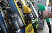 Benzina gratis con le tessere della polizia, smascherata la banda delle Fuel Card