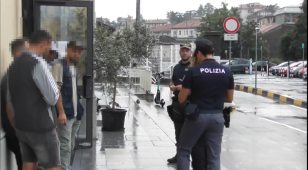 VIDEO. Controlli delle forze dell'ordine in zona stazioni ferroviarie di Varese: due persone denunciate per ricettazione VIDEO. Controlli delle forze dell'ordine in zona stazioni ferroviarie di Varese: due persone denunciate per ricettazione