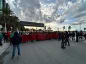 Ex Ilva, lavoratori in corteo da Cornigliano verso l'aeroporto (In aggiornamento) Ex Ilva, lavoratori in corteo da Cornigliano verso l'aeroporto (In aggiornamento)