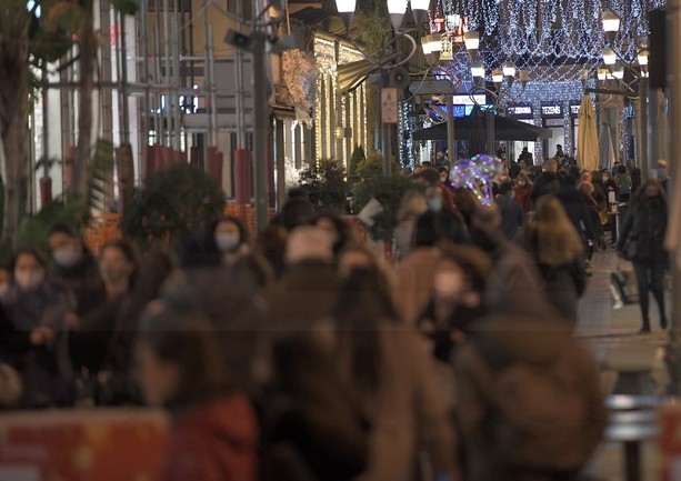 Il Covid cresce all'estero e crollano le prenotazioni dei turisti stranieri nel ponente: per ora ci 'salvano' gli italiani Il Covid cresce all'estero e crollano le prenotazioni dei turisti stranieri nel ponente: per ora ci 'salvano' gli italiani