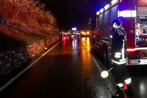 Auto fuori strada nelle notte: ferite tre persone a Oggiona, Gerenzano e Gallarate