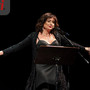 Luxuria emoziona Asti con “Stasera ve le canto”: standing ovation per il racconto di una vita senza filtri [FOTOGALLERY]