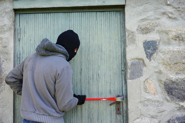 Ondata di furti a Cuneo e frazioni nel periodo delle Festività: decine le denunce Ondata di furti a Cuneo e frazioni nel periodo delle Festività: decine le denunce