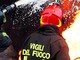 Asti, notte di fuoco in via Guerra: incendiate tre auto nel parcheggio di una concessionaria auto