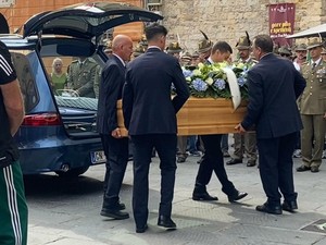 Albenga saluta Sara Roba, il maresciallo di 31 anni morta nello schianto sull'Aurelia Albenga saluta Sara Roba, il maresciallo di 31 anni morta nello schianto sull'Aurelia