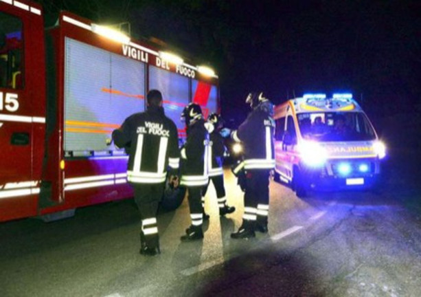 Si schianta contro il guardrail con l’auto sottratta al compagno della madre, denunciato 17enne