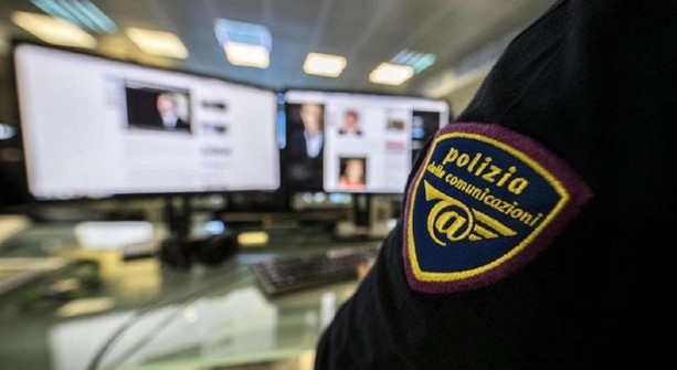 Sessantenne varesino indagato per adescamento di ragazzine online: a casa la polizia trova munizioni da guerra Sessantenne varesino indagato per adescamento di ragazzine online: a casa la polizia trova munizioni da guerra