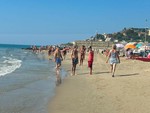 Arma, due fotografie diverse dello stesso mare: il 6 agosto Arpal rileva valori fuori norma, cinque controlli paralleli risultano conformi Arma, due fotografie diverse dello stesso mare: il 6 agosto Arpal rileva valori fuori norma, cinque controlli paralleli risultano conformi