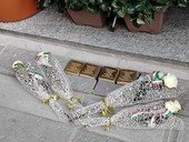 Guardie Ausiliarie arrestate e deportate nei lager nazisti: posate davanti all'ex Questura le 4 pietre d'inciampo in memoria (FOTO e VIDEO) Guardie Ausiliarie arrestate e deportate nei lager nazisti: posate davanti all'ex Questura le 4 pietre d'inciampo in memoria (FOTO e VIDEO)