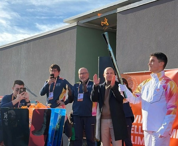 Dal tatami alla fiaccola di Milano-Cortina 2026: tra i tedofori anche il campione albissolese di Jiu-Jitsu Simone Monti