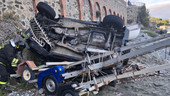 Celle Ligure, auto sfonda la ringhiera e precipita sul porticciolo Cala Cravieu: ferito un 67enne (FOTO e VIDEO) Celle Ligure, auto sfonda la ringhiera e precipita sul porticciolo Cala Cravieu: ferito un 67enne (FOTO e VIDEO)