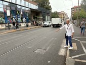 L'auto sbanda e finisce contro la lavanderia: "Cinque incidenti in pochi giorni, serve un semaforo" L'auto sbanda e finisce contro la lavanderia: "Cinque incidenti in pochi giorni, serve un semaforo"