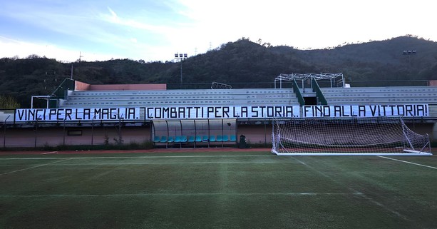 FOTONOTIZIA. Savona, la carica dei tifosi in vista del big match di Masone: &quot;Vinci per la maglia, combatti per la storia, fino alla vittoria!&quot;