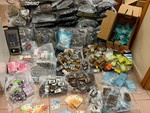 Hashish, marijuana ed e-cig al Thc: maxi sequestro in un appartamento vicino alla Gran Madre