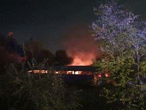 Alba, senza fissa dimora accendono il fuoco per scaldarsi, fiamme fuori controllo: sfiorato altro incendio al parco sul Tanaro