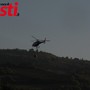 Incendio boschivo a Canelli, in corso le operazioni di spegnimento con elicottero Incendio boschivo a Canelli, in corso le operazioni di spegnimento con elicottero