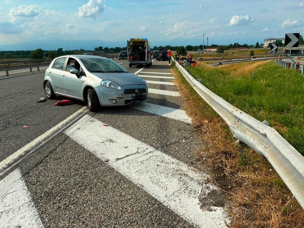 Scontro tra due auto sul raccordo di Falchera: 4 feriti, uno è grave Scontro tra due auto sul raccordo di Falchera: 4 feriti, uno è grave