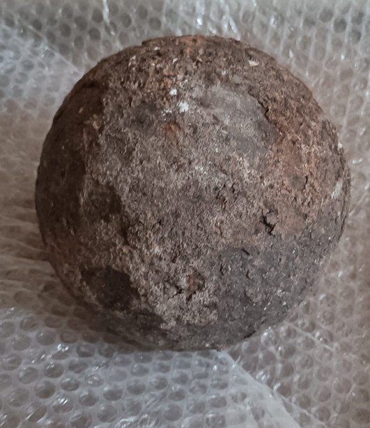 Sanremo ricorda il bombardamento del 1678: in mostra la palla di cannone del Re Sole trovata a palazzo Borea D'Olmo (Foto)