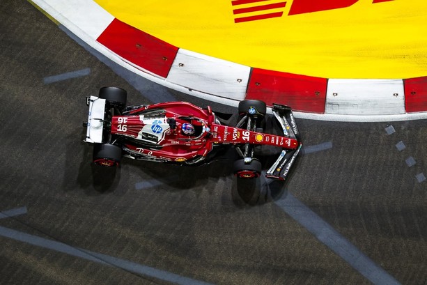 F1. Singapore amara per Leclerc: il monegasco è sesto, vince Russell